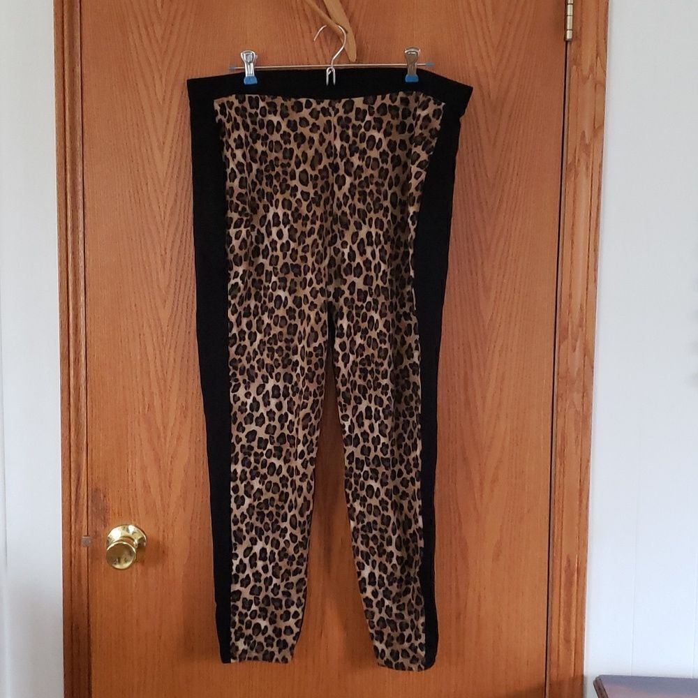NWOT Chicos Black Stretchy Leggings with Leopard Print Front Panel - Sz 3 (16)